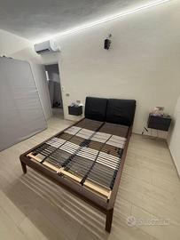 Letto con rete a doghe , materasso e 2 cuscinoni