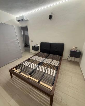 Letto con rete a doghe , materasso e 2 cuscinoni