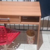 scrivania più sedia 