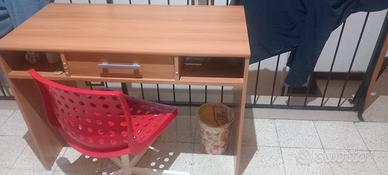 scrivania più sedia 