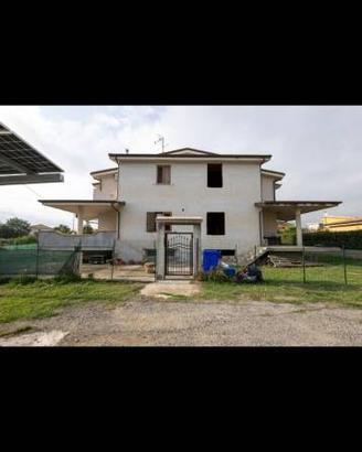 VILLA DA COMPLETARE CON GIARDINO E GARAGE