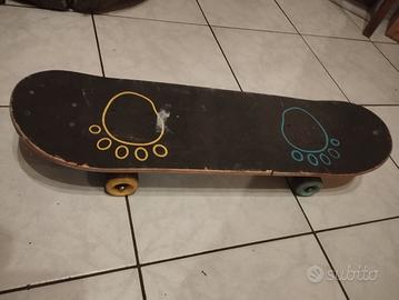 Skateboard per bambini con impronte