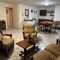 Poltrone e tavolino da salotto