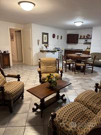 Poltrone e tavolino da salotto