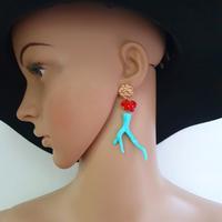 Orecchini con corallo bamboo e grandi ciondoli 