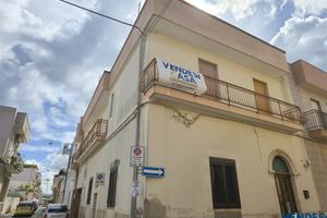 INDIPENDENTE 4 VANI CON TERRAZZO E BOX ZONA