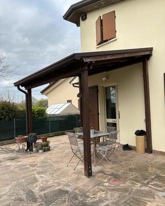 PERGOLA  TETTOIA ADOSSATA