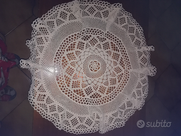 Centri uncinetto realizzati a mano vintage