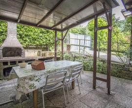 VILLA A SCHIERA DI TESTA CON GIARDINO PRIVATO