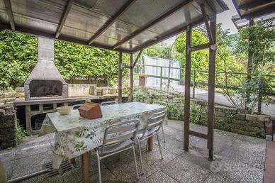 VILLA A SCHIERA DI TESTA CON GIARDINO PRIVATO