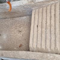 lavatoio (pila) in pietra antica risalente ai prim
