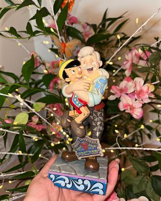 Statua pinocchio e geppetto