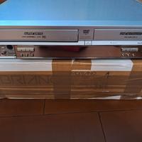 VCR PANASONIC VHS/SVHS COMBO DVD REC