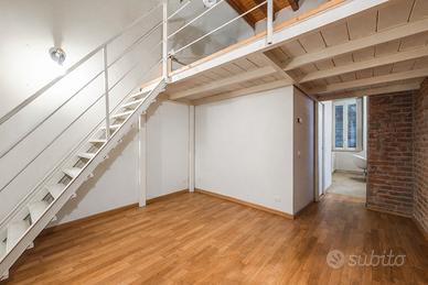Loft, piano terra, Bocconi, Milano