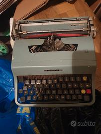 Macchina da scrivere Olivetti lettera 32