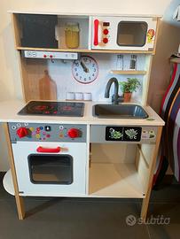Cucina giocattolo