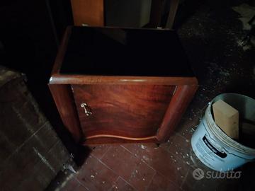 comodini in stile liberty