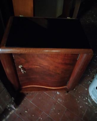 comodini in stile liberty