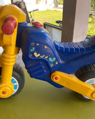 Sette scatole di giochi per bambini