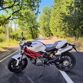 Ducati Monster 796