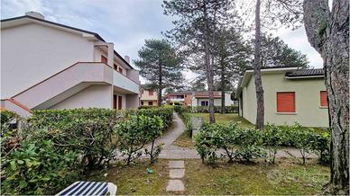 Trilocale piano terra in villaggio con piscina e p