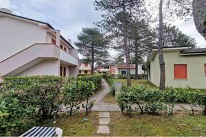 Trilocale piano terra in villaggio con piscina e p