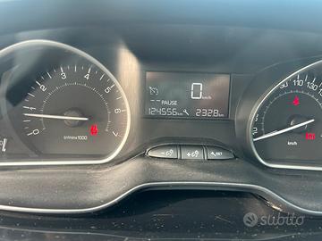 Peugeot 208 1.2 pure tech