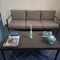 divano poltrone tavolino e tavolo 