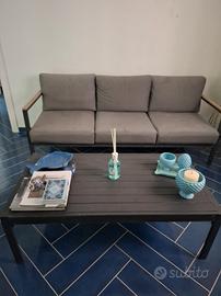 divano poltrone tavolino e tavolo 