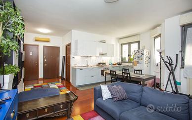 2 LOCALI CON TERRAZZO E BOX AUTO