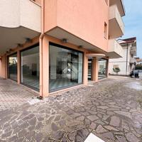 NEGOZIO A GIULIANOVA