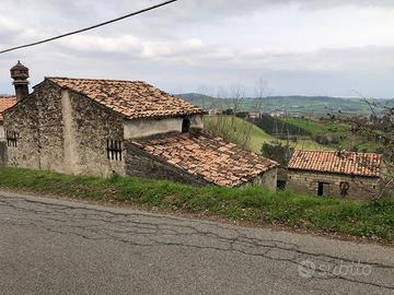 Antico casale con annesso terreno