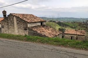 Antico casale con annesso terreno