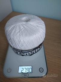 Cotone bianco per uncinetto/ ferri.