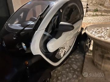 TWIZY 80 con finestrini