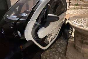 TWIZY 80 con finestrini