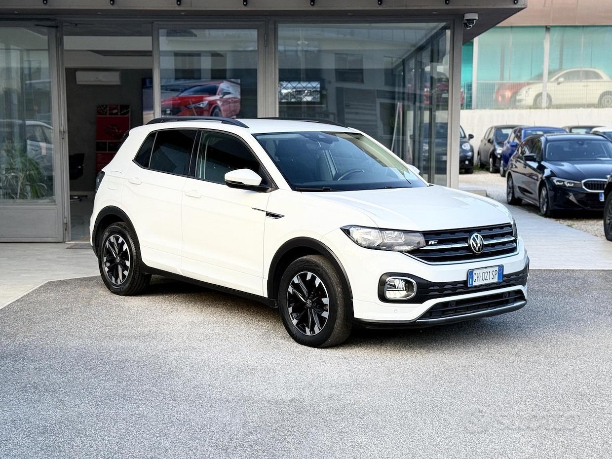 Volkswagen T-Cross 1.0 Benzina 110CV R-Line DSG E6
