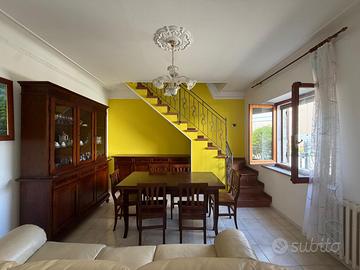 Soluzione con ingresso indipendente e corte