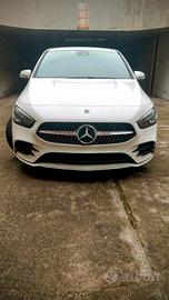 AUTO MERCEDES