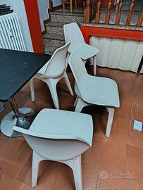 2 tavoli e 4 sedile 