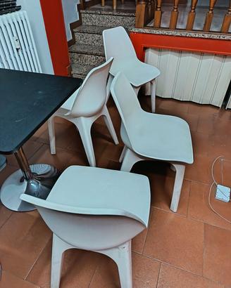 2 tavoli e 4 sedile 