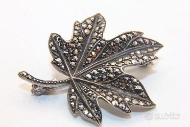 Stupenda spilla foglia acero argento marcasite