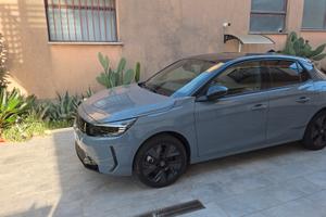 auto come nuova..Cel  340 837 0509 