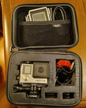 Gopro Hero 4 silver con SD Card 32GB e accessori