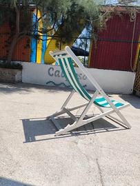 Sedie a sdraio mare e piscina