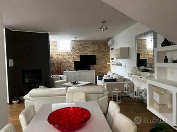 Ampio bilocale in villa