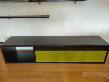 Mobile soggiorno con mensole