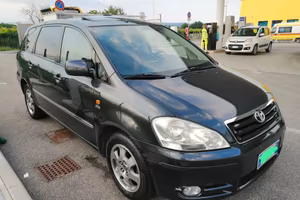 TOYOTA Avensis Verso 2.0 Tdi D-4D cat