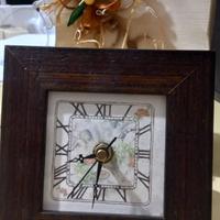 Orologio da tavolo in legno