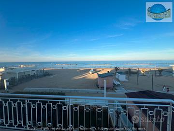 Porzione di villa sul mare rif. FR132